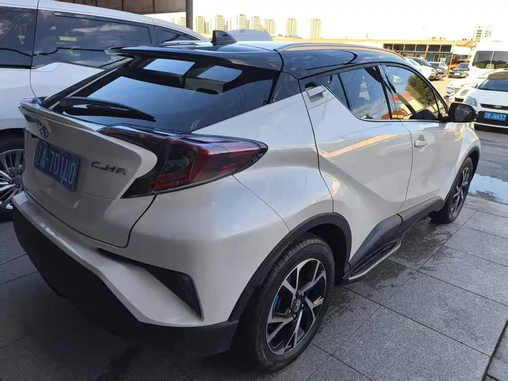 Toyota C-HR 2020 — фото 15