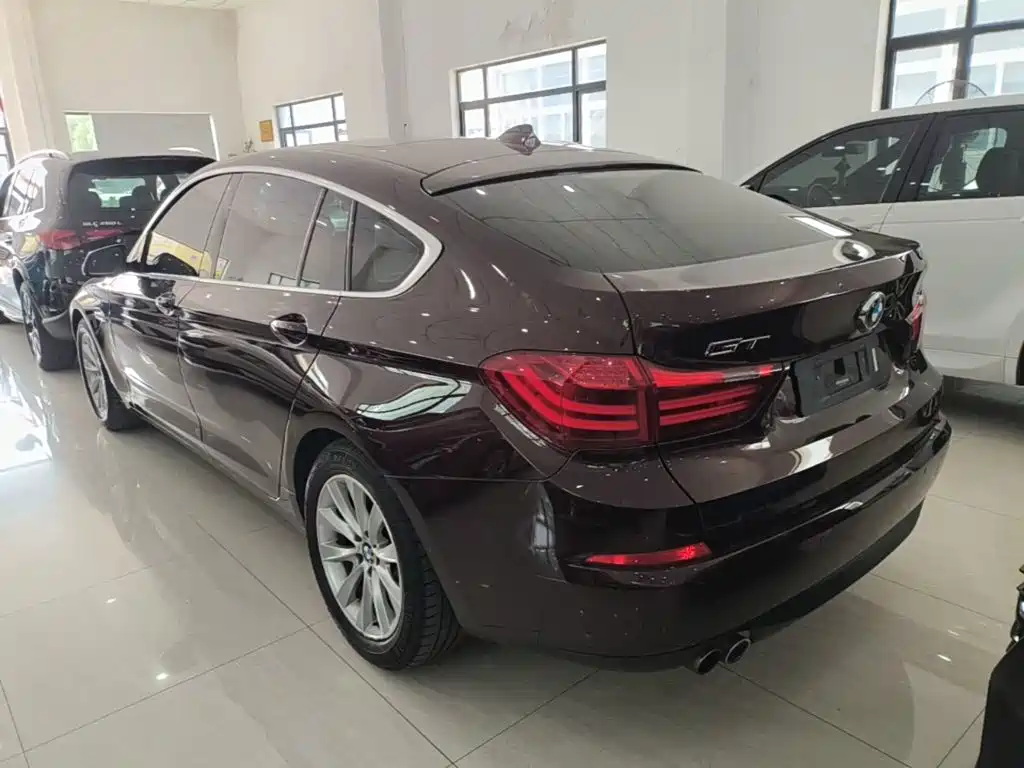 BMW 5 Series GT 2016 — фото 23