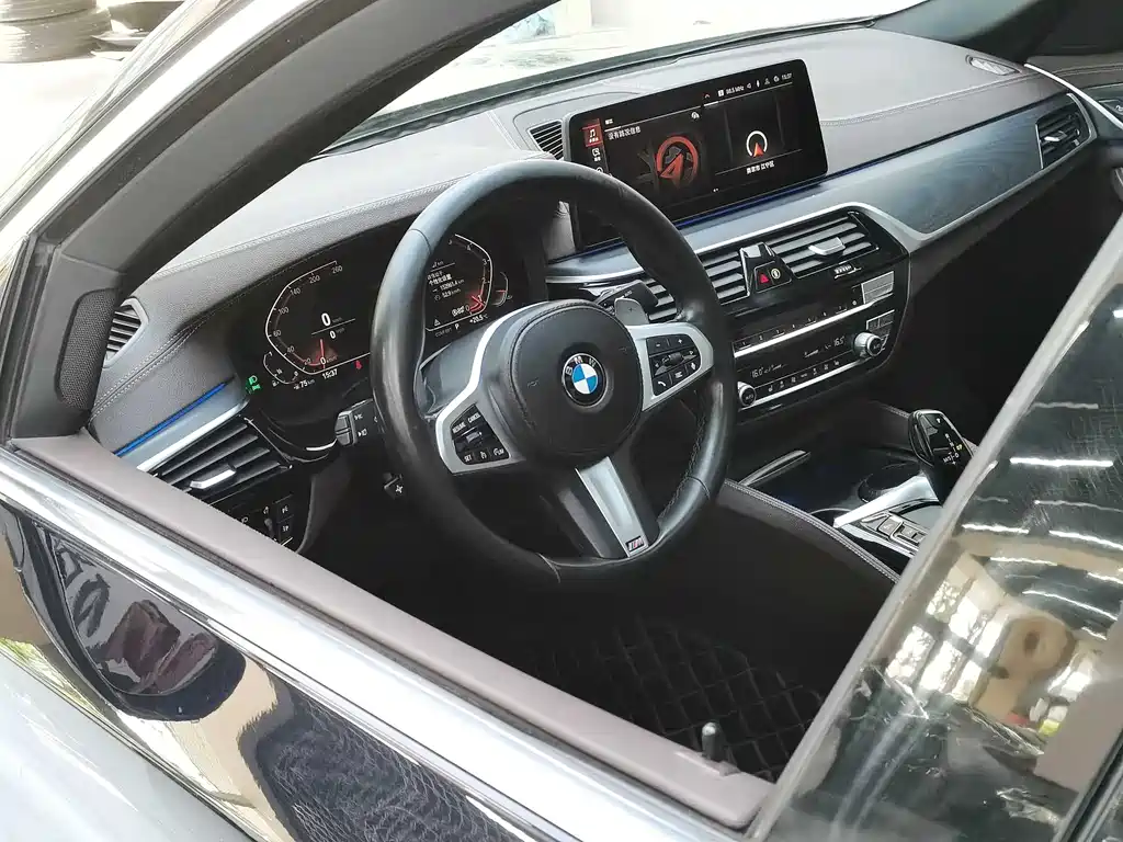 BMW 5 Series 2021 — фото 14