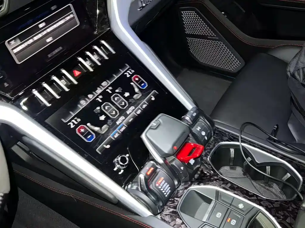 Lamborghini Urus 2020 — фото 10