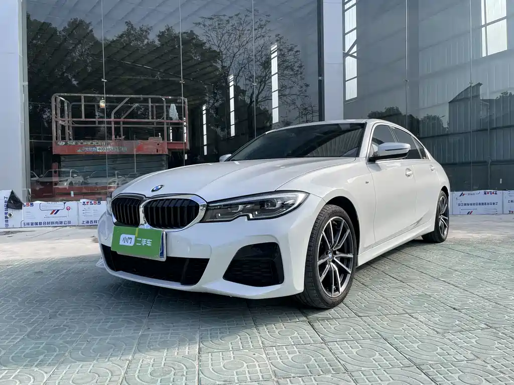 BMW 3 Series 2022 — фото 1