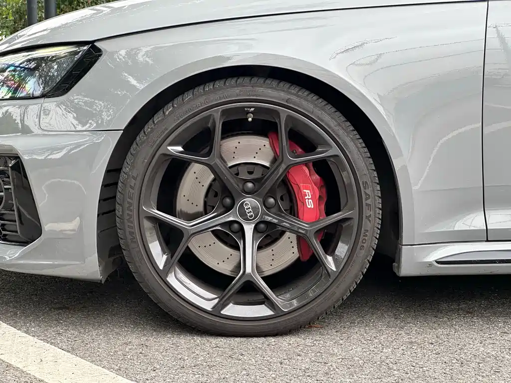 Audi RS 4 2025 — фото 8