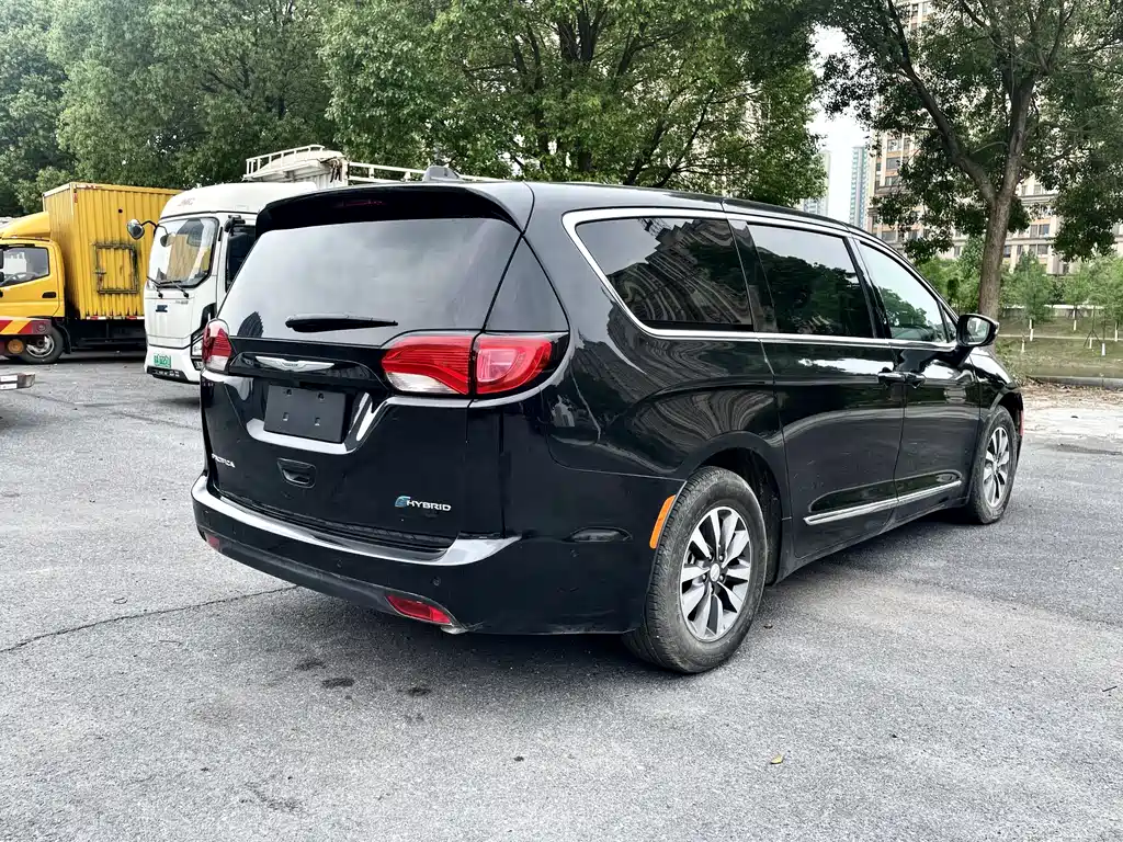 Chrysler Grand Voyager PHEV 2025 — фото 5