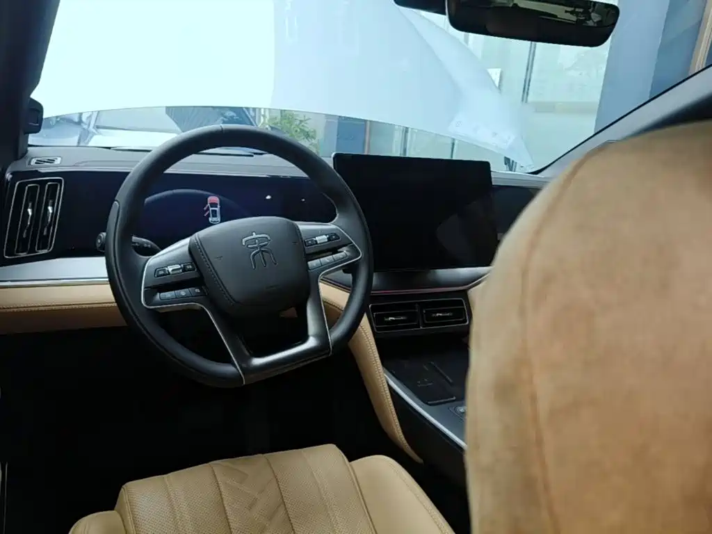 BYD Song L DM-i 2024 — фото 10