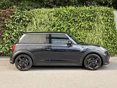 MINI MINI 2023