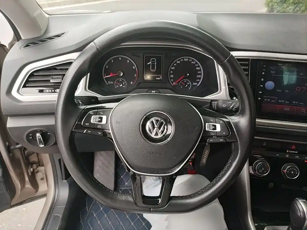 Volkswagen T-Roc 2018 — фото 11