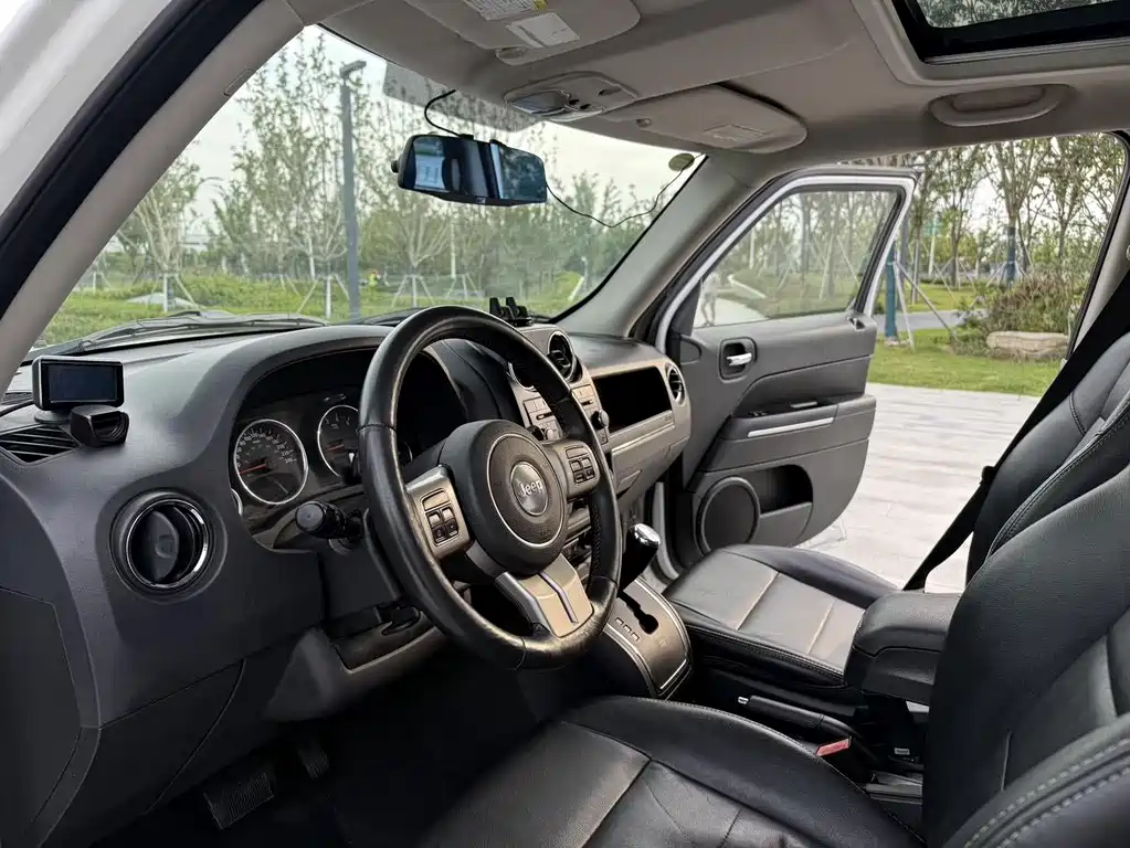 Jeep Patriot 2014 — фото 8