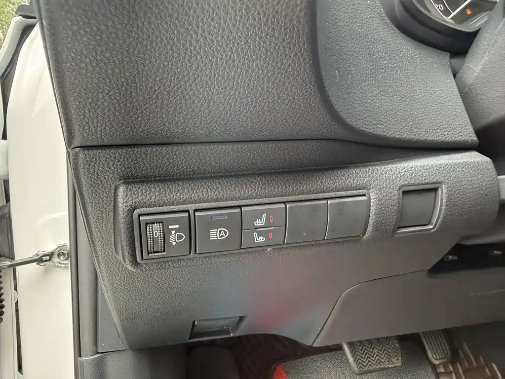Toyota Corolla 2023 — фото 10