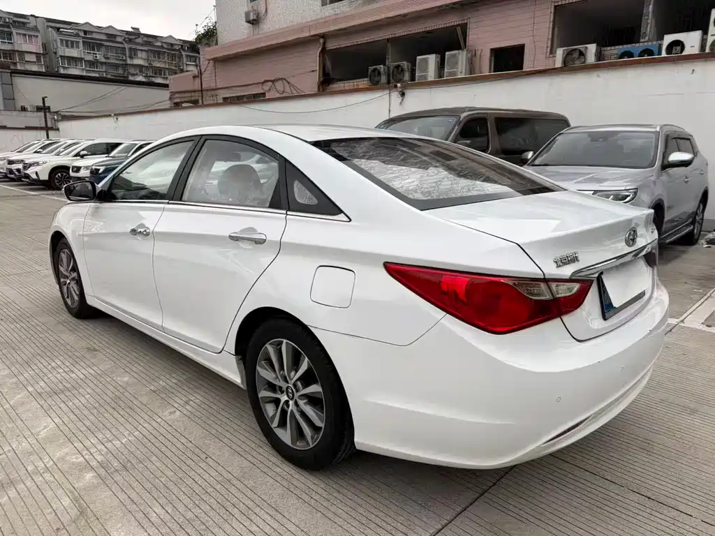 Hyundai Sonata 2014 — фото 10