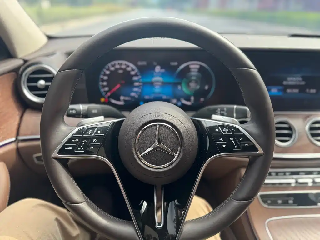 Mercedes-Benz E-Class 2022 — фото 4