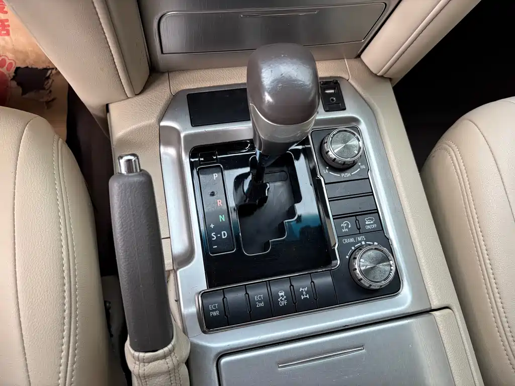 Toyota Land Cruiser 2018 — фото 15