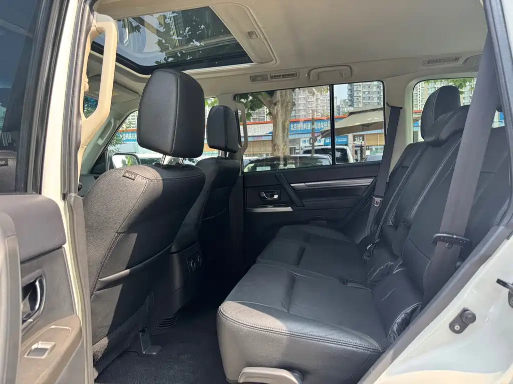Mitsubishi Pajero 2016