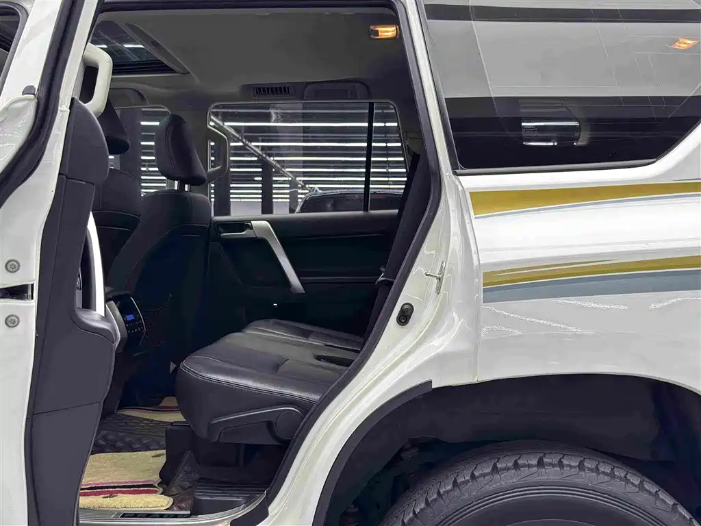 Toyota Prado 2019 — фото 9