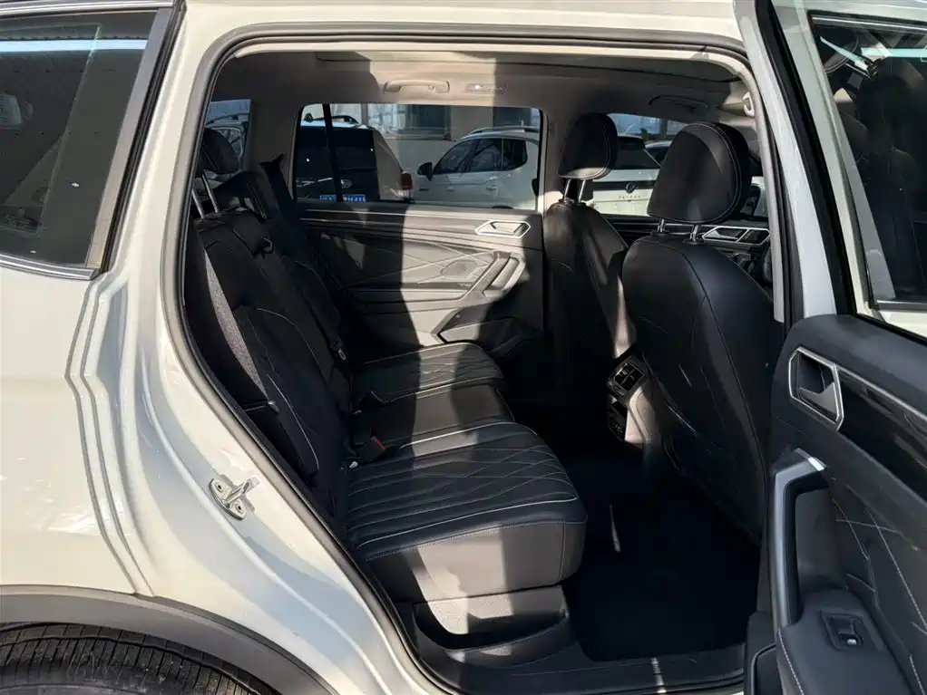 Volkswagen Tiguan L 2023 — фото 22