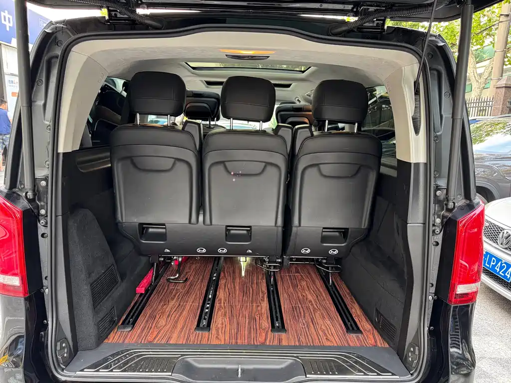 Mercedes-Benz V-Class 2023 — фото 14