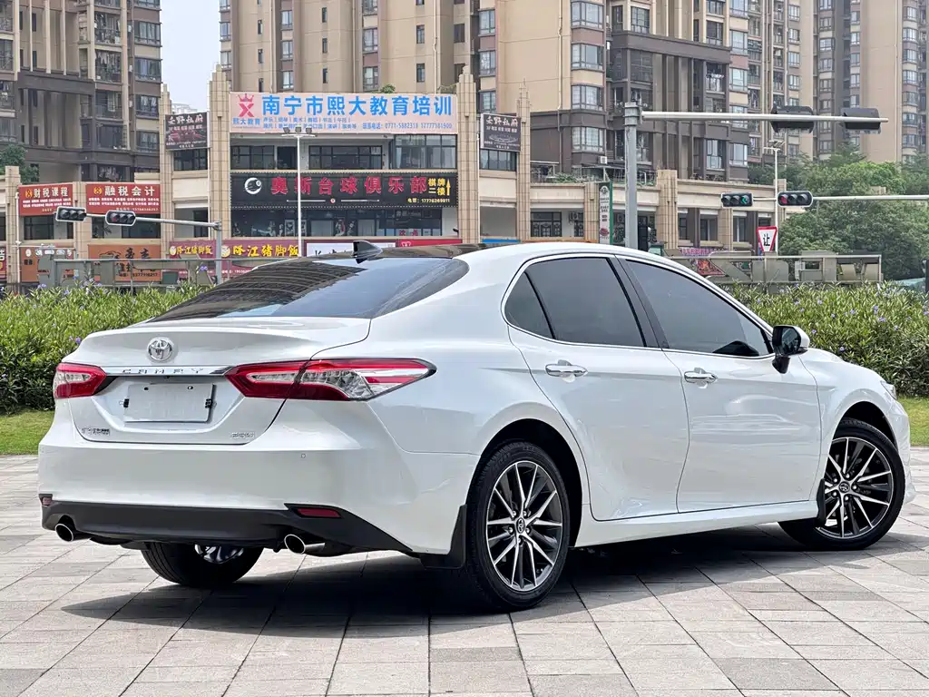 Toyota Camry 2021 — фото 5