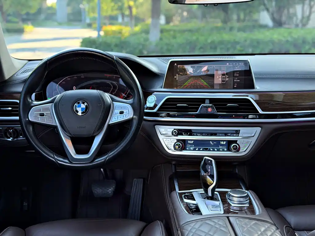BMW 7 Series 2020 — фото 8