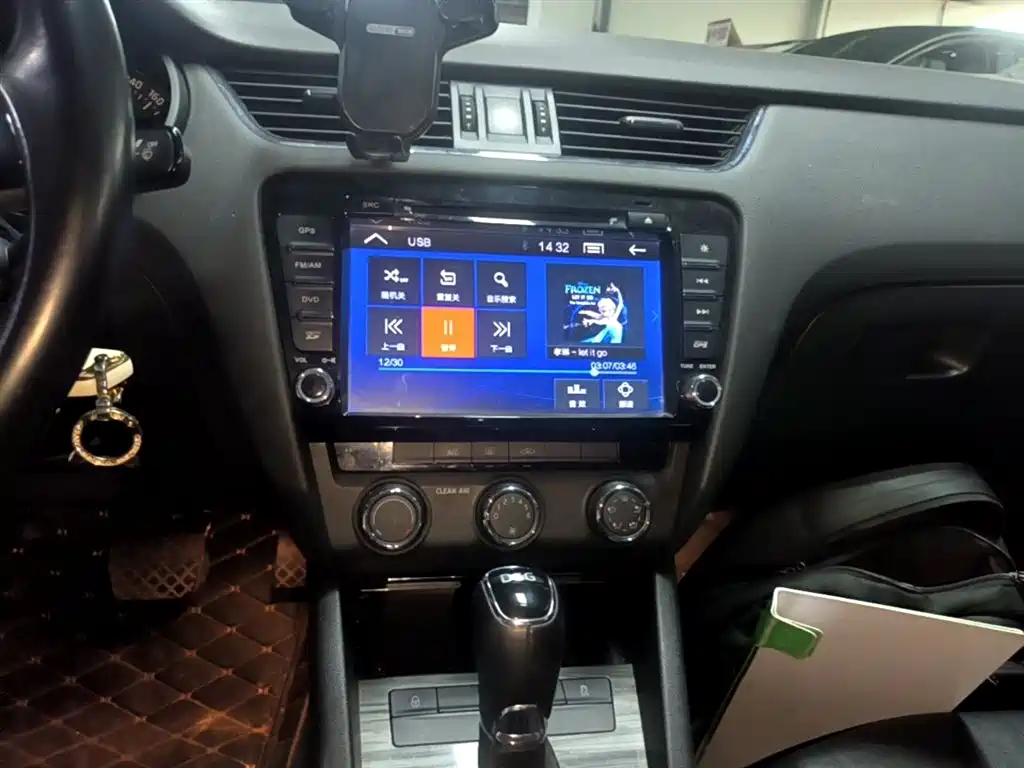 Skoda Octavia 2015 — фото 12
