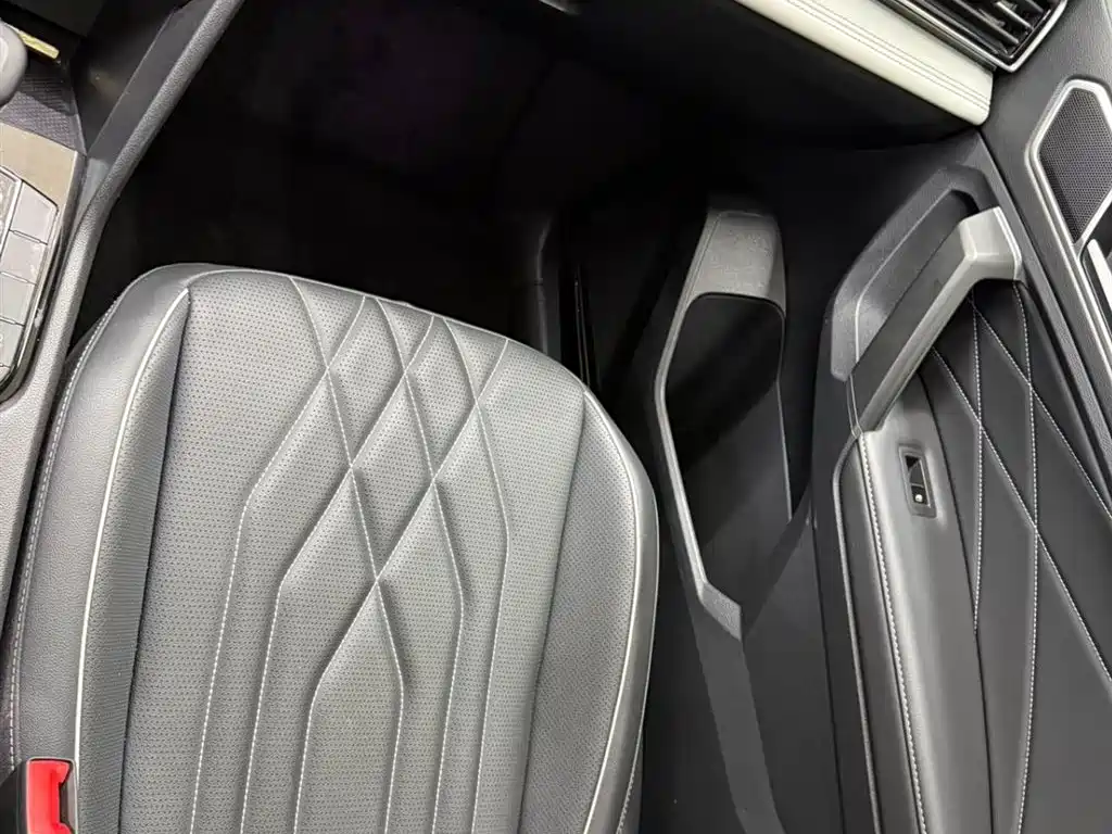 Volkswagen Tiguan L 2023 — фото 13