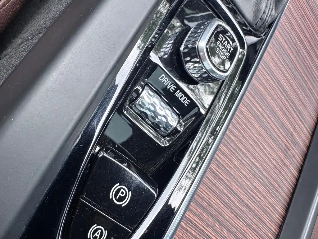 Volvo XC60 2021 — фото 12