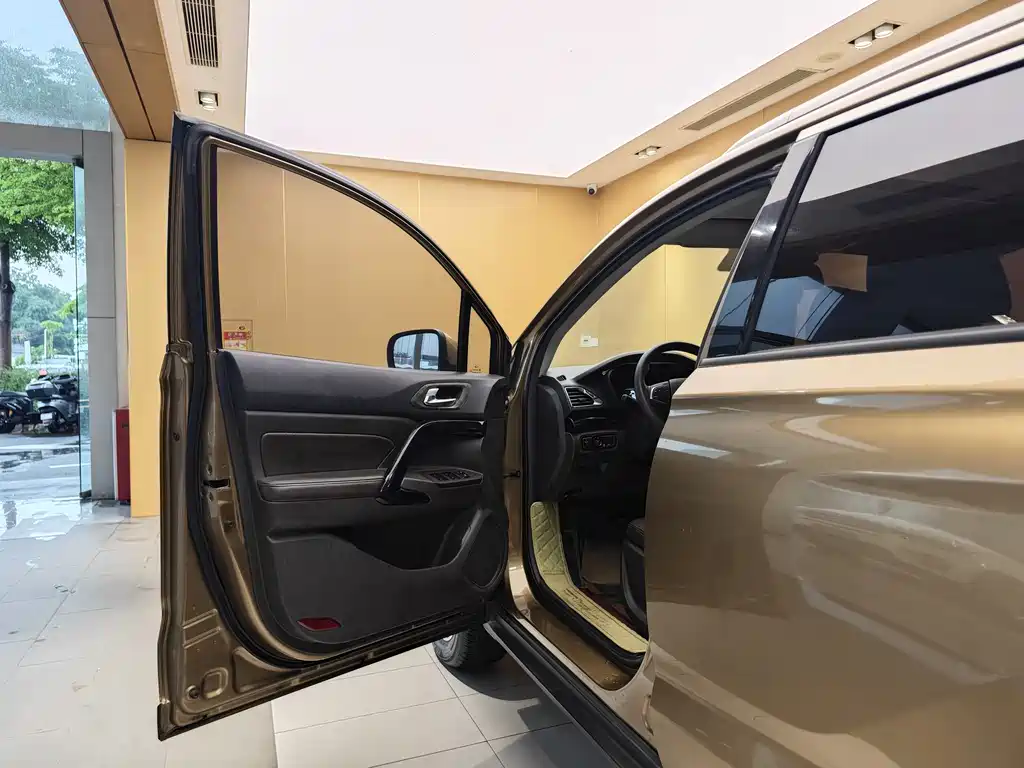 GAC Motor Trumpchi GS4 2015 — фото 7