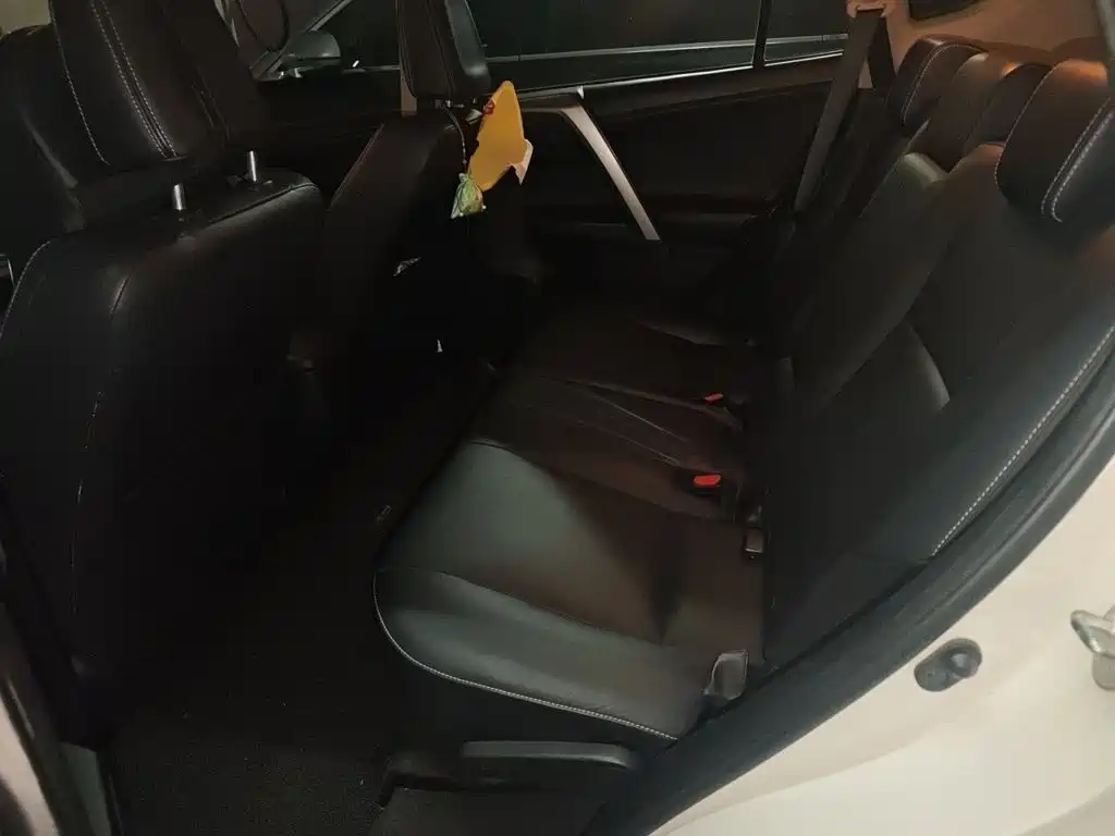 Toyota RAV4 2016 — фото 18