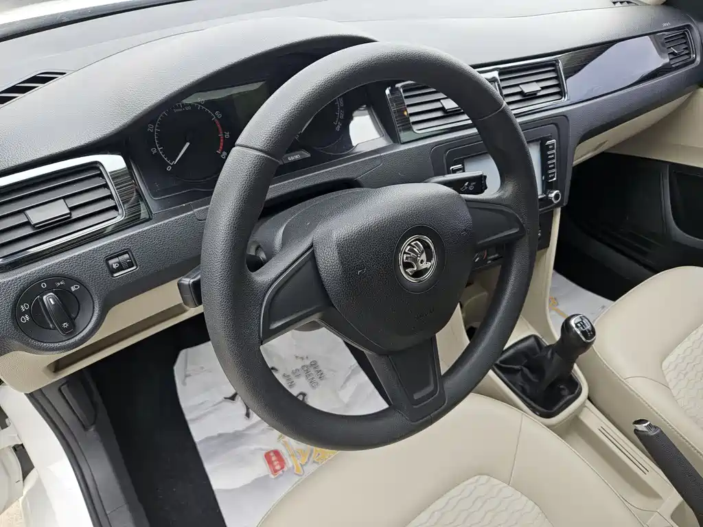 Skoda Rapid 2016 — фото 6