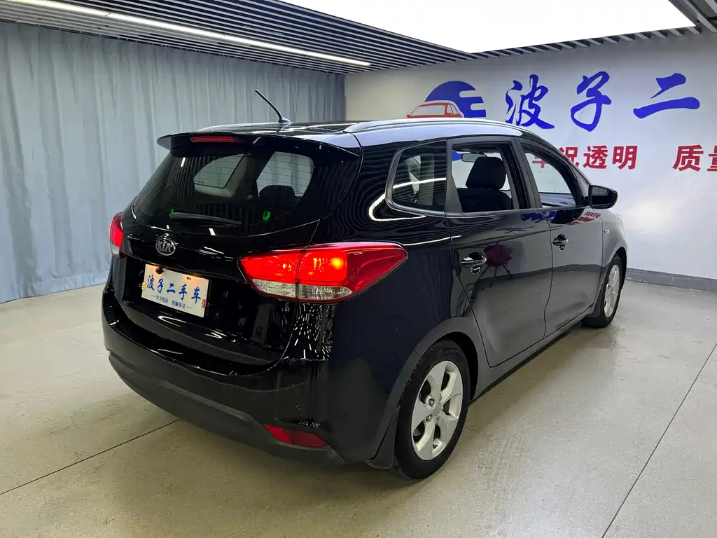 Kia Carens 2014 — фото 16