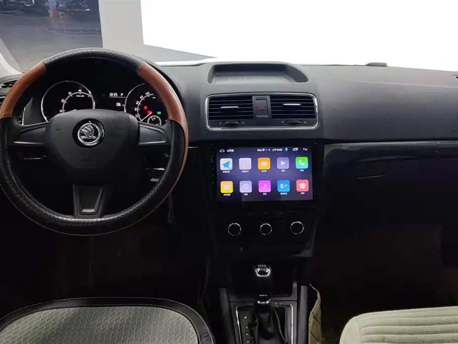 Skoda Yeti 2019 — фото 12