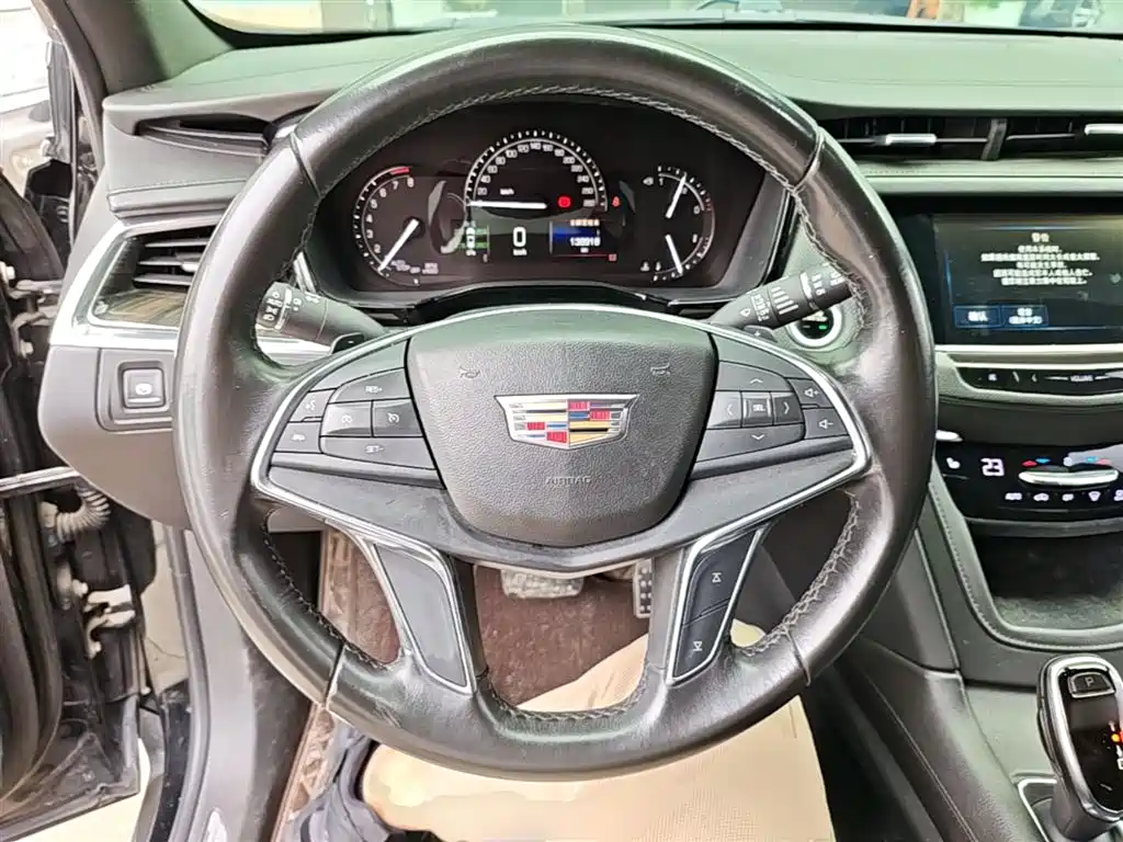 Cadillac XT5 2018 — фото 11