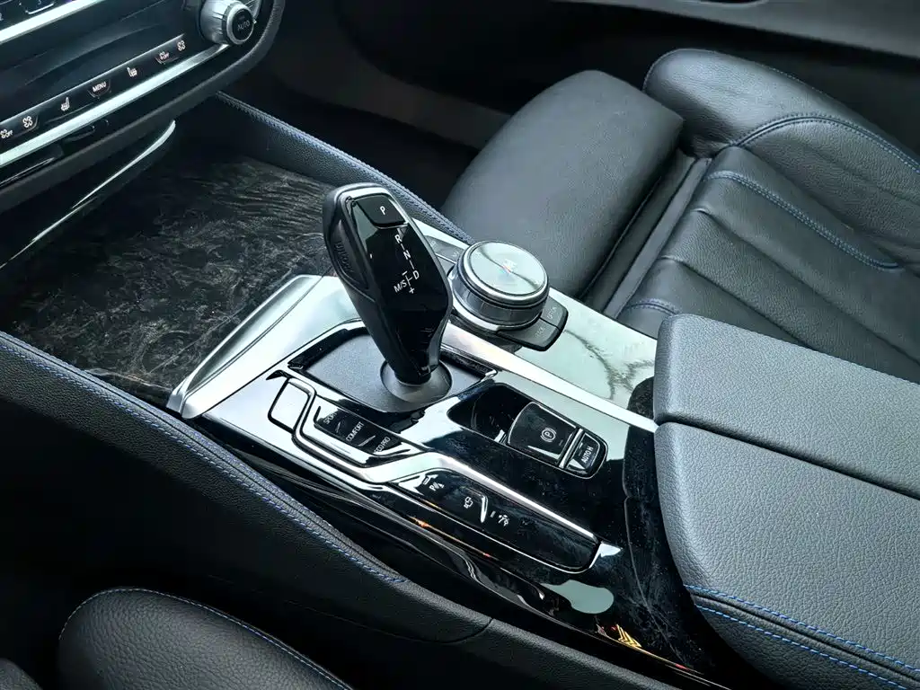 BMW 6 Series GT 2024 — фото 11