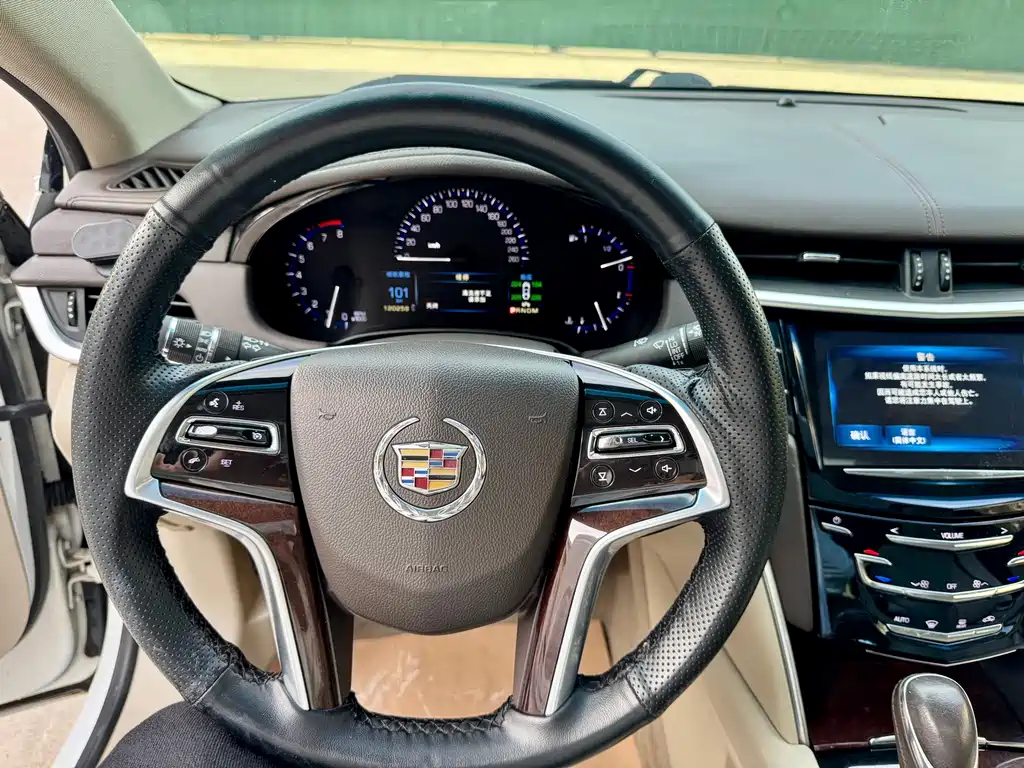 Cadillac XTS 2015 — фото 11