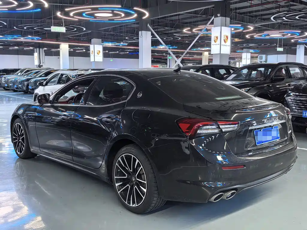 Maserati Ghibli 2021 — фото 16
