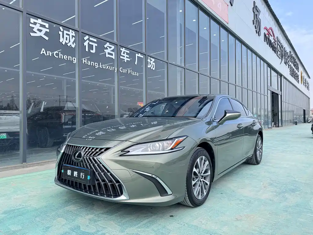 Lexus ES 2023 — фото 1