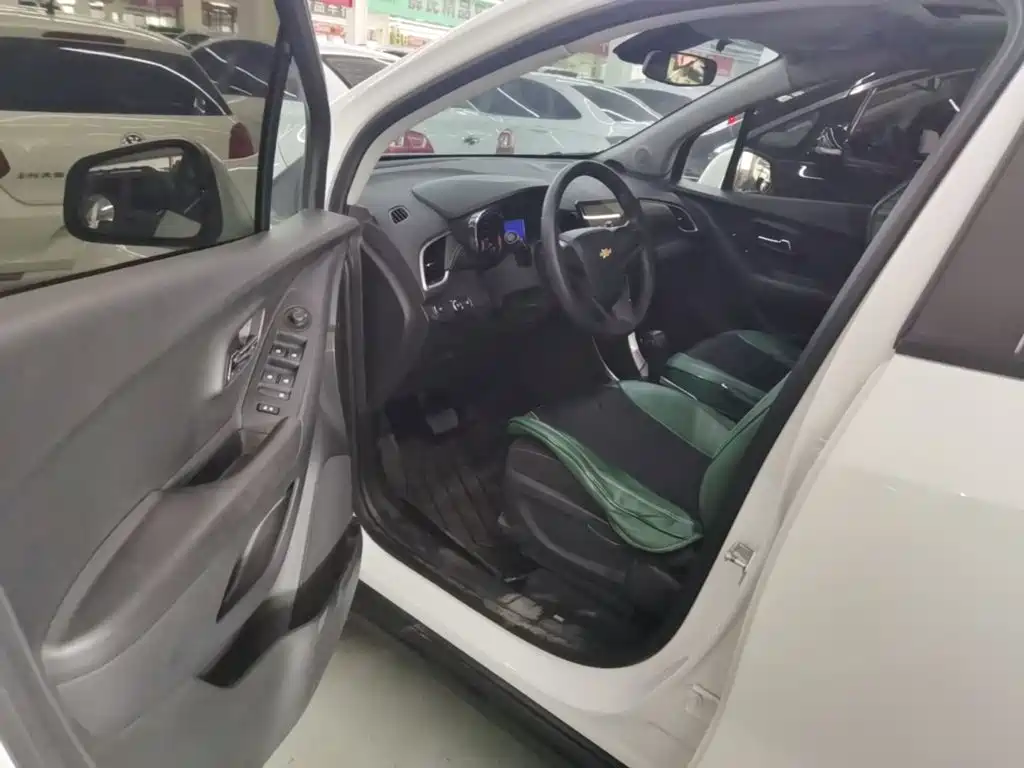 Chevrolet Trax 2017 — фото 16