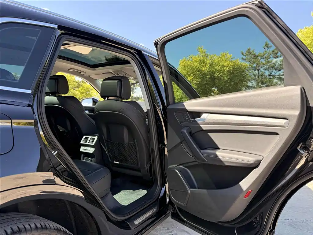 Audi Q5L 2023 — фото 14