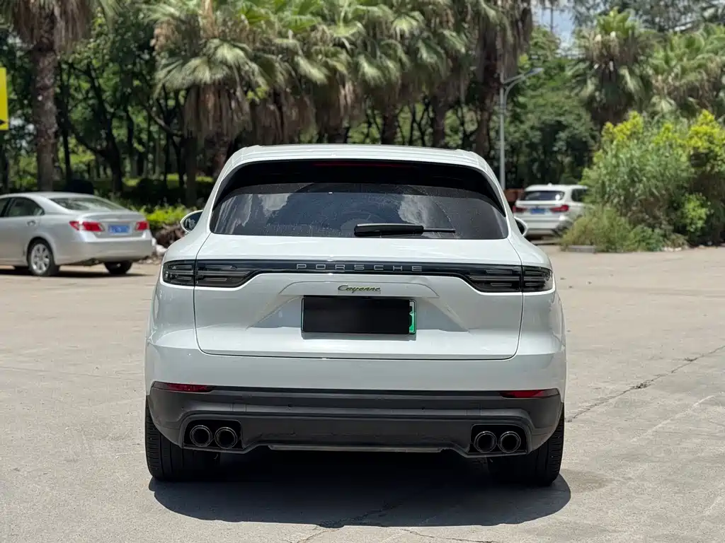 Porsche Cayenne Hybrid 2023