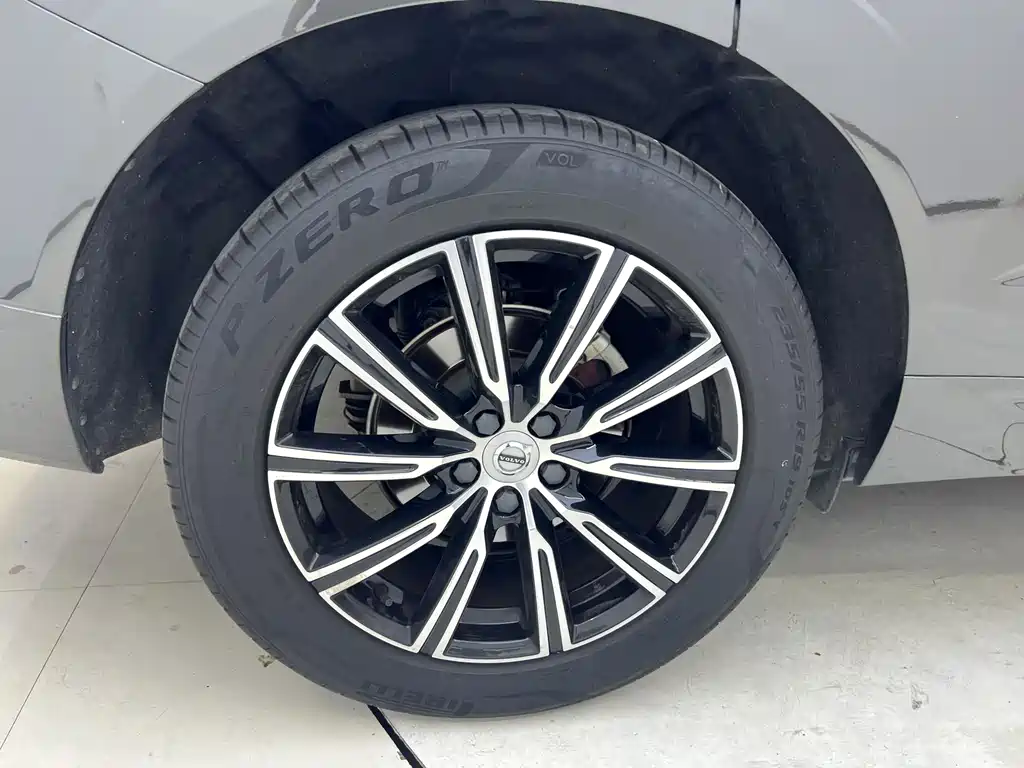 Volvo XC60 2020 — фото 16