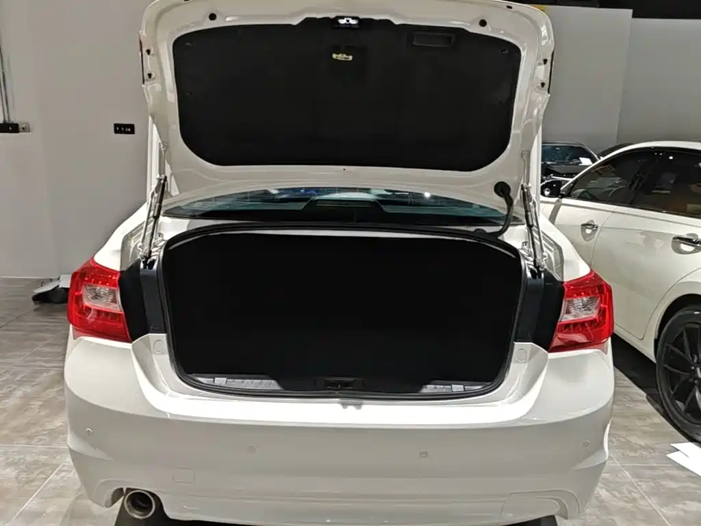 Subaru Legacy 2018 — фото 19
