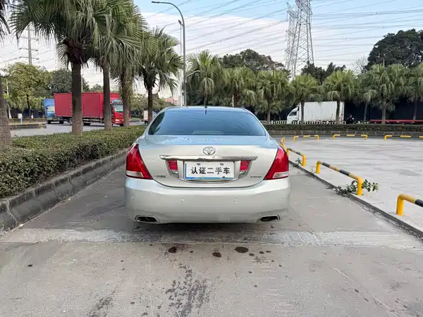 Toyota Crown 2010