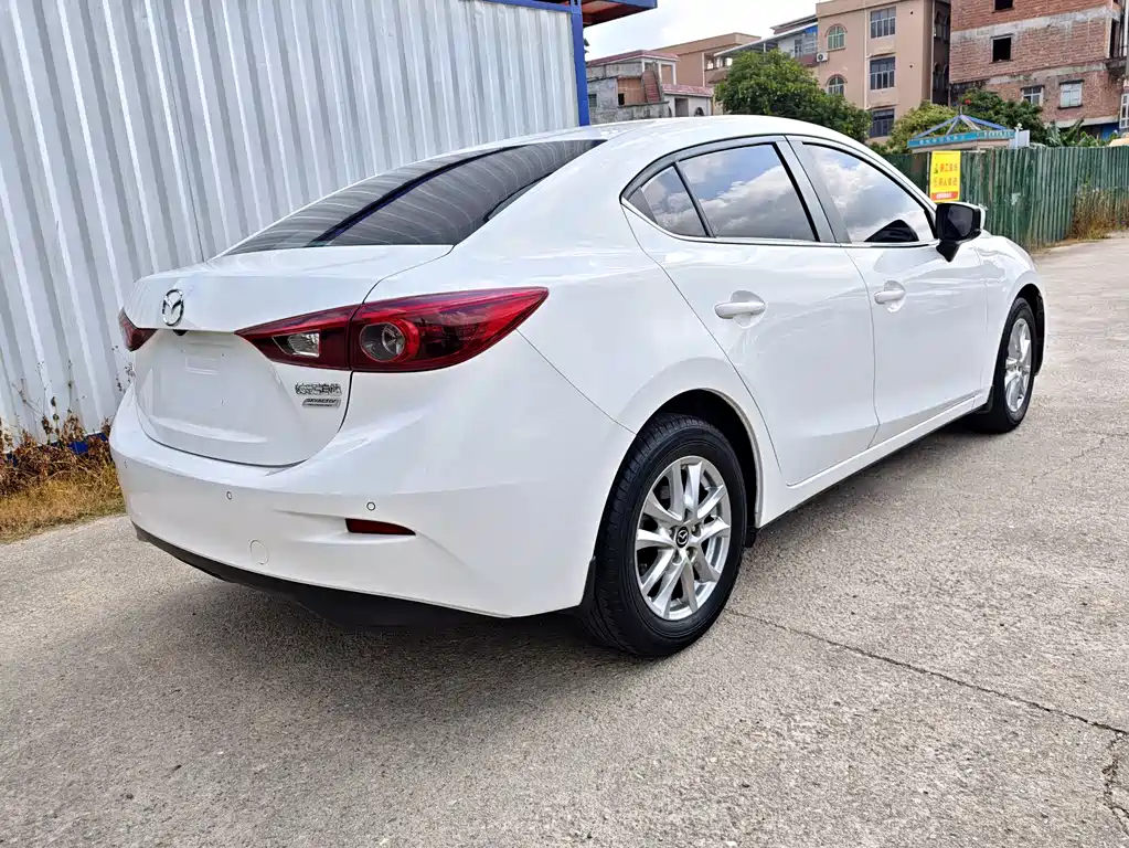 Mazda 3 Axela 2017 — фото 4