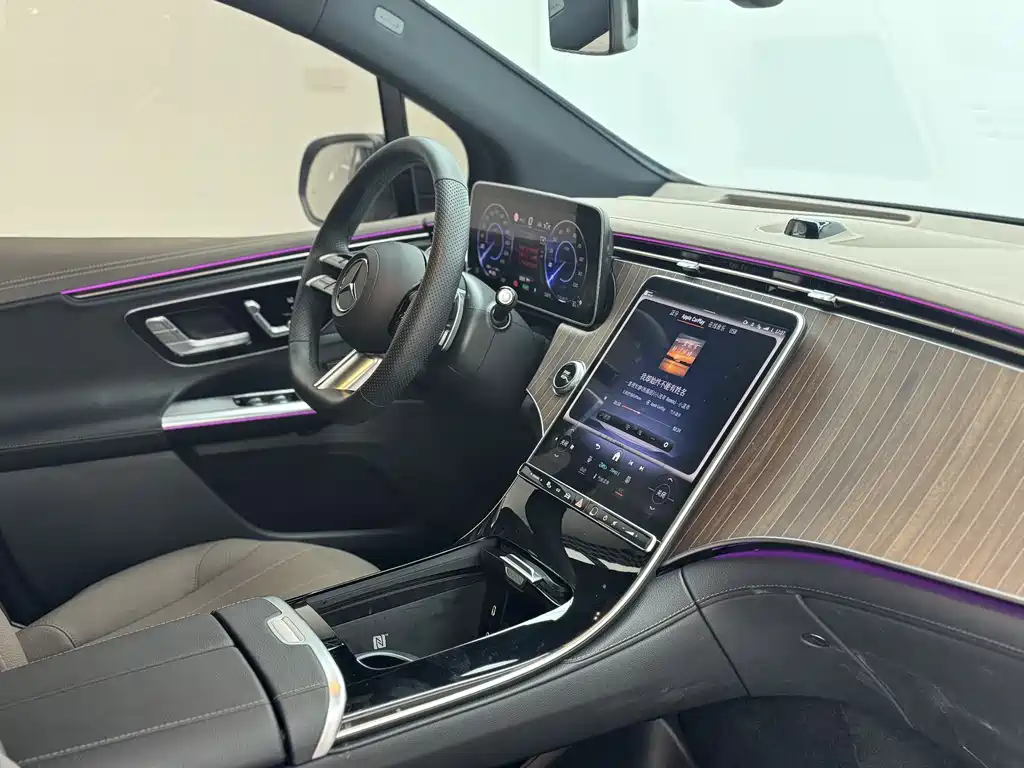 Mercedes-Benz EQE SUV 2024 — фото 18