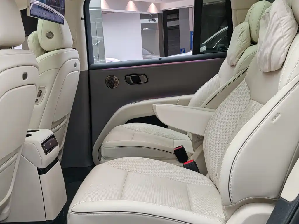 Li Auto i8 2025 — фото 13