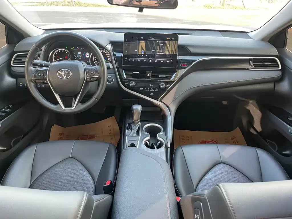 Toyota Camry 2023 — фото 5