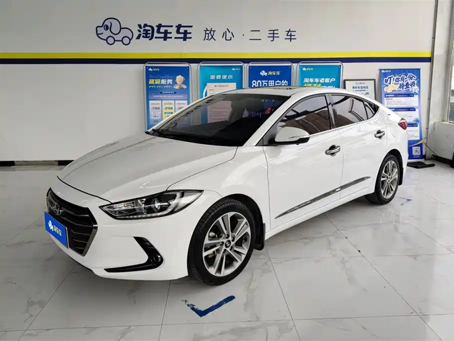 Hyundai Elantra 2018 — фото 1