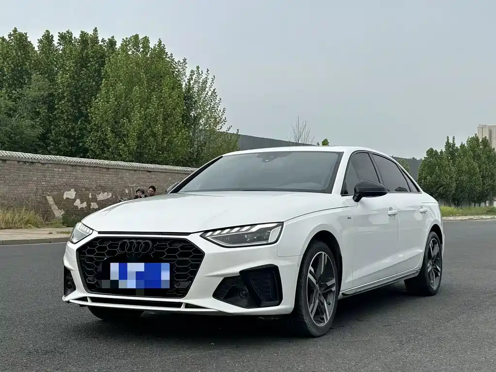 Audi A4L 2023 — фото 1