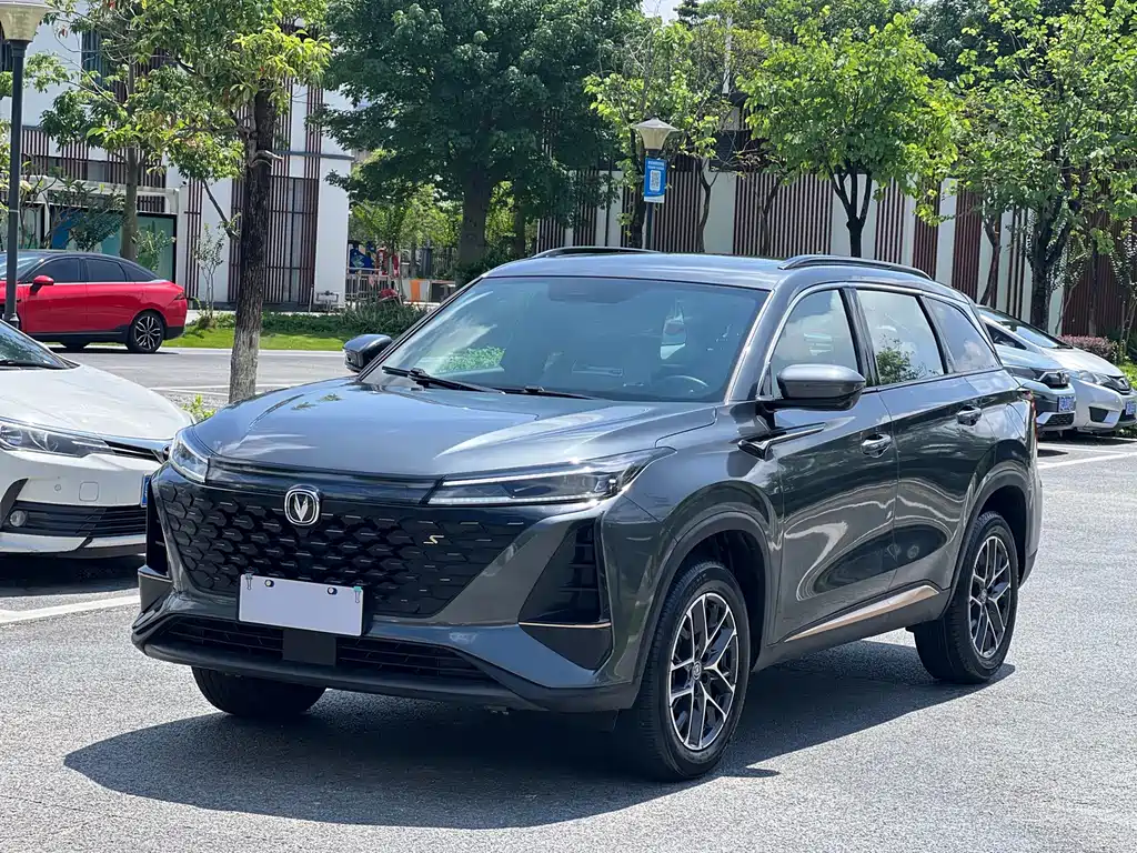 Changan CS75 PLUS 2022 — фото 1