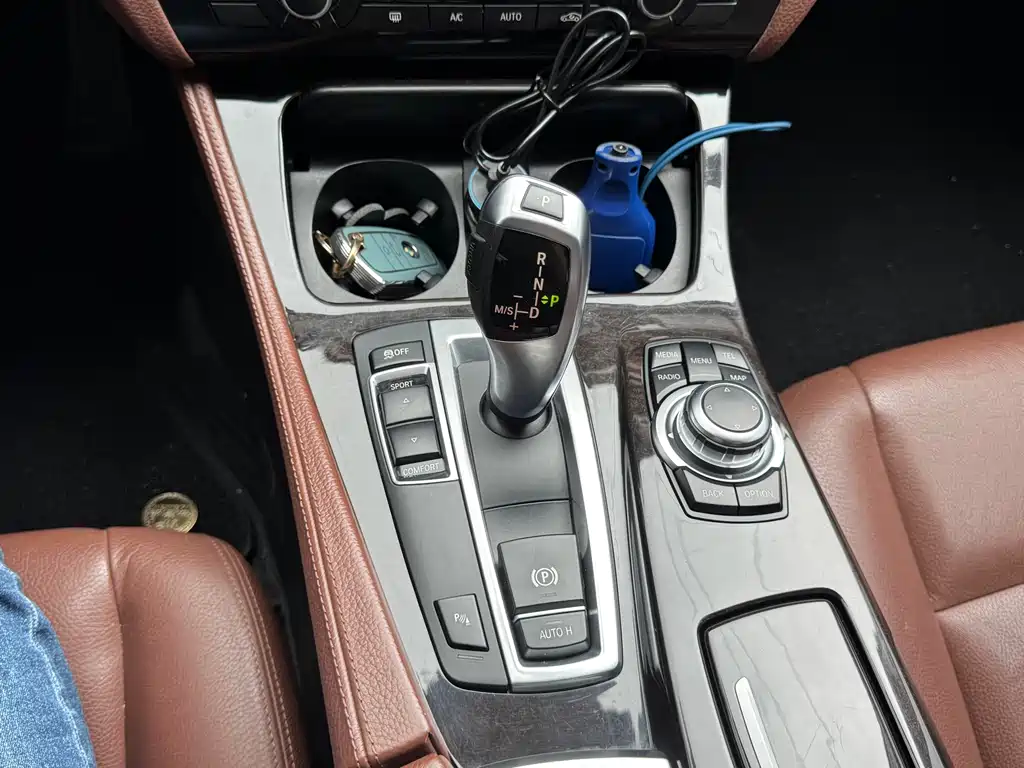 BMW 5 Series 2015 — фото 14