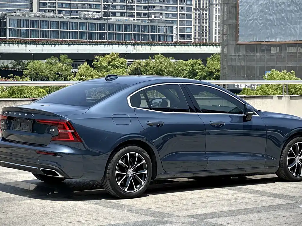 Volvo S60 2021 — фото 16