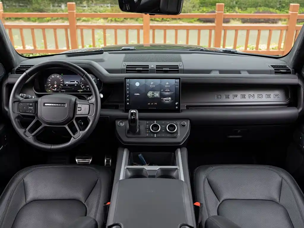 Land Rover Defender 2024 — фото 10